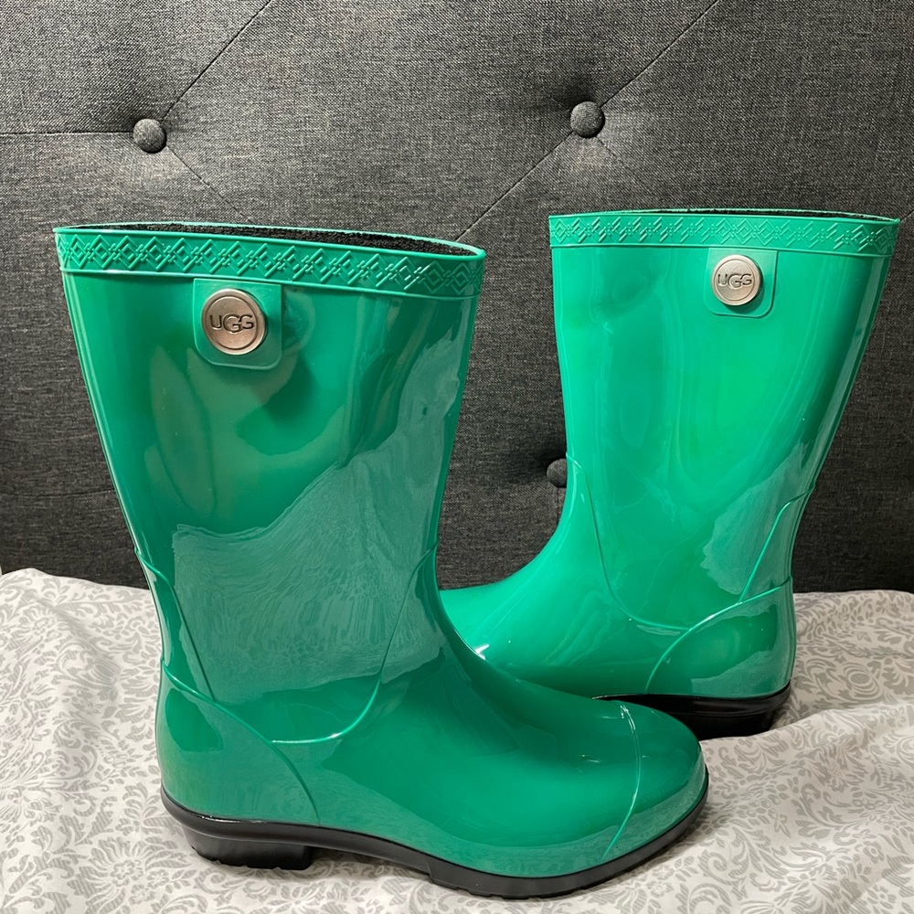 UGG rain boots size 5